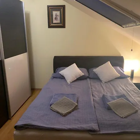 Apartament Indi *